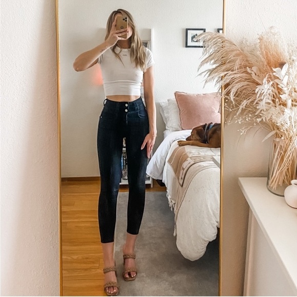 NWT FRAME cigarette jean, black, size 27 RARE!! Reg. $248 - Picture 1 of 5